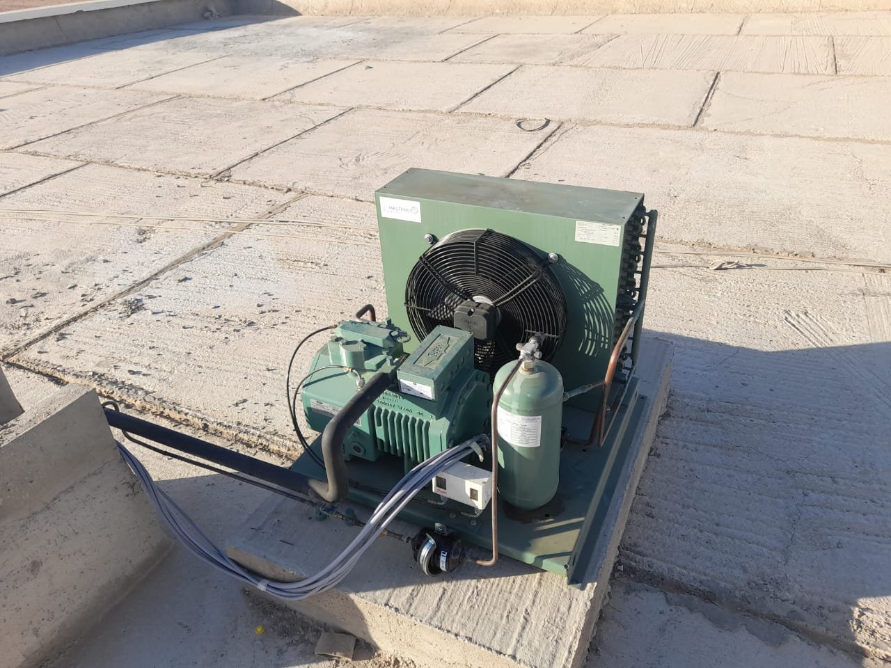 new cool l'installation et la réparation d'équipements de climatisation et de froid